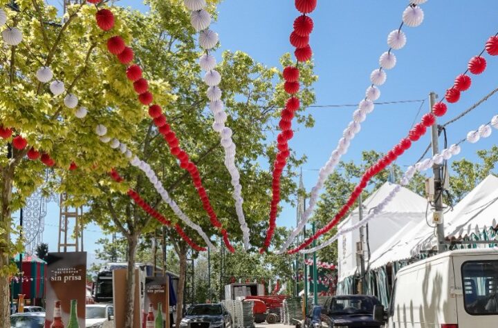 Las-20-carocas-seleccionadas-se-expondrán-a-partir-del-próximo-25-de-mayo-en-la-Plaza-de-Bib-Rambla,-donde-permanecerán-durante-todo-el-Corpus