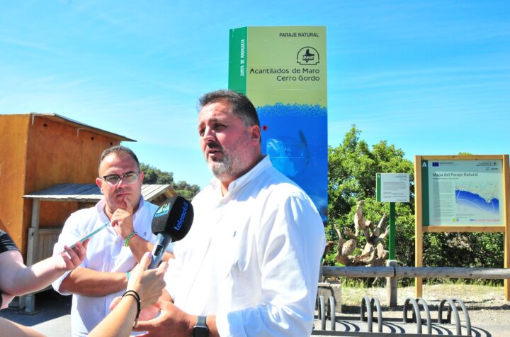 La-Junta-pone-en-marcha-el-servicio-de-acceso-para-la-playa-de-Cantarriján