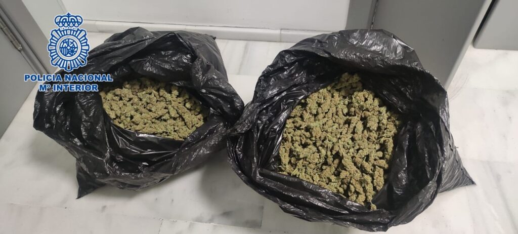 La-Policía-Nacional-captura-a-español-con-7-kilos-de-marihuana