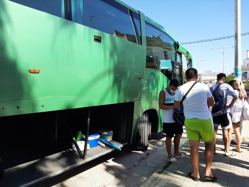 Nuevas-rutas-en-autobús-para-unir-a-los-granadinos-a-la-playa