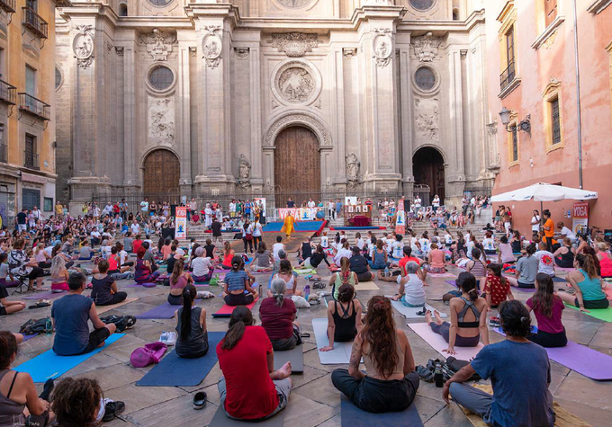 Día-internacional-del-Yoga-en-Granada