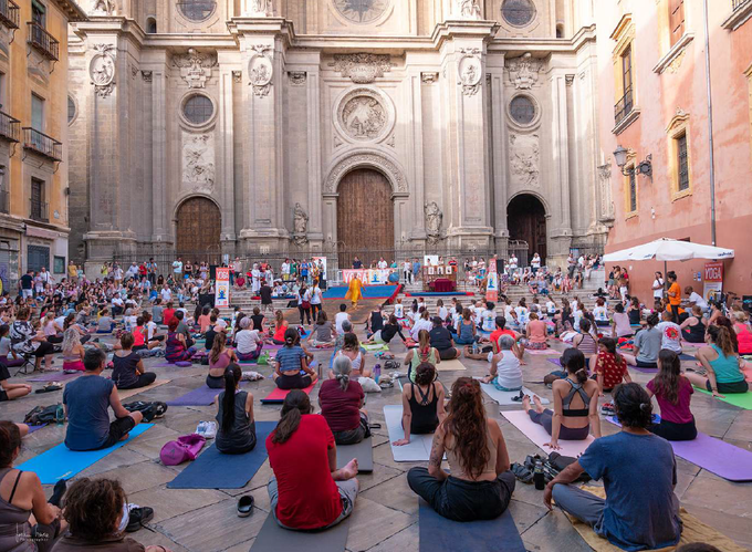 Día-internacional-del-Yoga-en-Granada