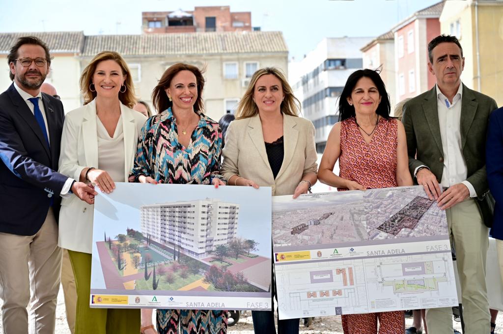 La-alcaldesa-mantiene-su-compromiso-con-Santa-Adela