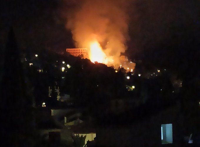 Bajo-control-el-incendio-en-las-zonas-del-Sacromonte