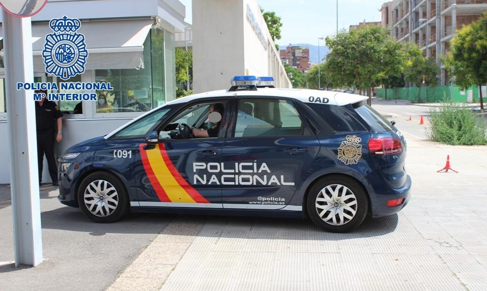 La-Policía-Nacional-detiene-a-un-varón-y-evitan-el-robo-en-el-interior-de-varias-furgonetas