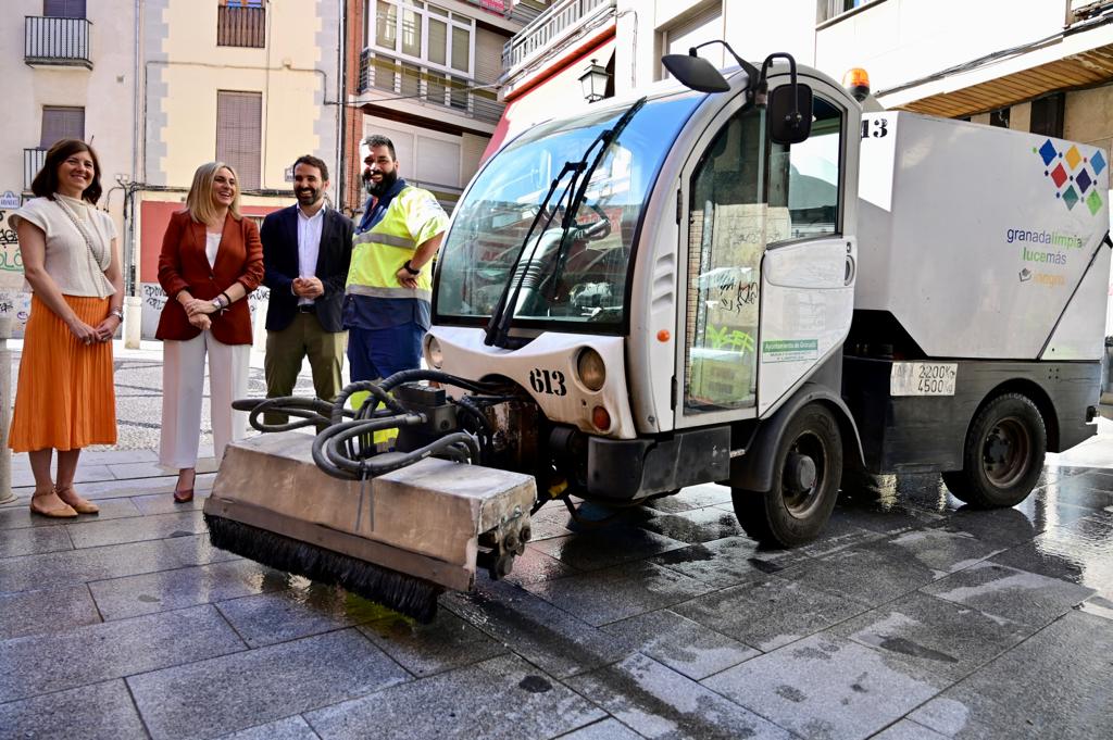 Marifrán-Carazo-ha-incidido-en-que-la-limpieza-de-la-ciudad-es-una-de-las-prioridades-del-Ayuntamiento-de-Granada.