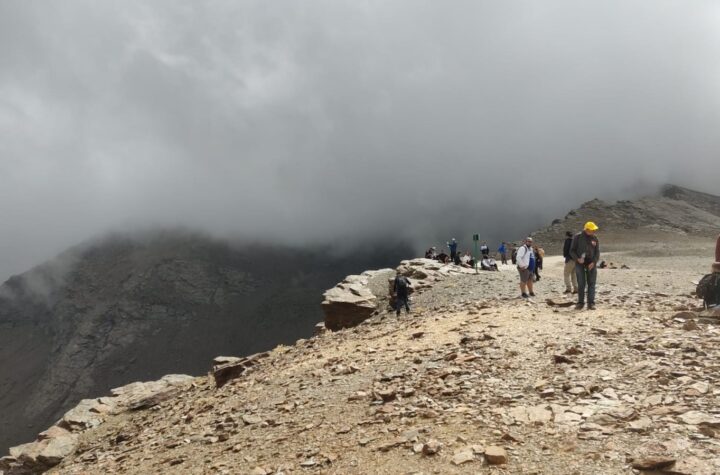 Un-total-de-66-deportistas-de-Faisem-realizan-la-cuarta-ascensión-al-pico-del-Veleta