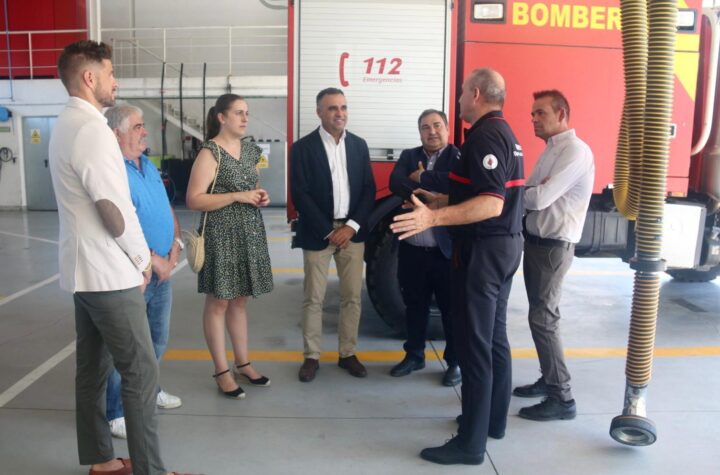 El-presidente-visita-el-parque-de-bomberos-de-Cádiar