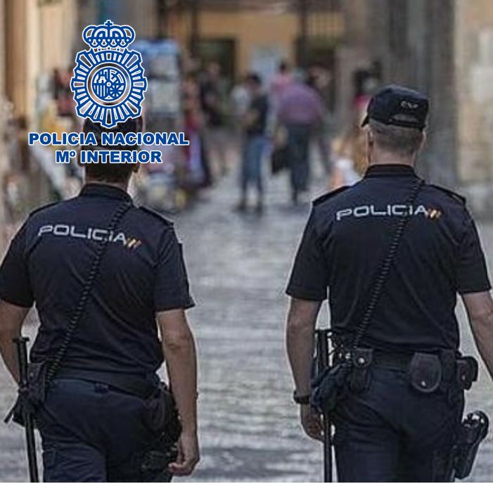 Agentes-de-la-Policía-Nacional-detienen-al-presunto-autor-del-robo-de-una-cartera-con-cerca-de-1.200-euros