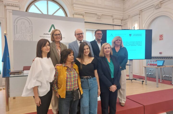 La-delegada-de-Inclusión-Social-y-el-rector-firman-la-adenda-al-convenio-de-colaboración-para-el-programa-de-alojamientos-alternativos.