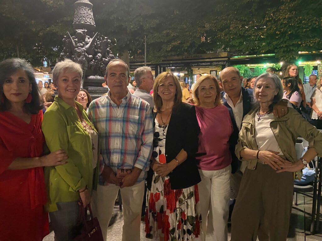 La-Plaza-Bib-Rambla-ha-sido-el-escenario-de-las-personas-mayores-para-sus-bailes-de-verano,-dónde-se-han-divertido-cada-sábado.