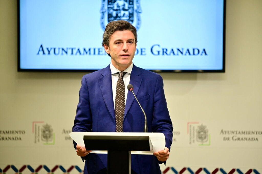 Jorge-Saavedra-informa-que-"impulsamos-nuevamente-una-de-las-actuaciones-del-Plan-Alhambra-para-recuperar-el-patrimonio-de-Granada"