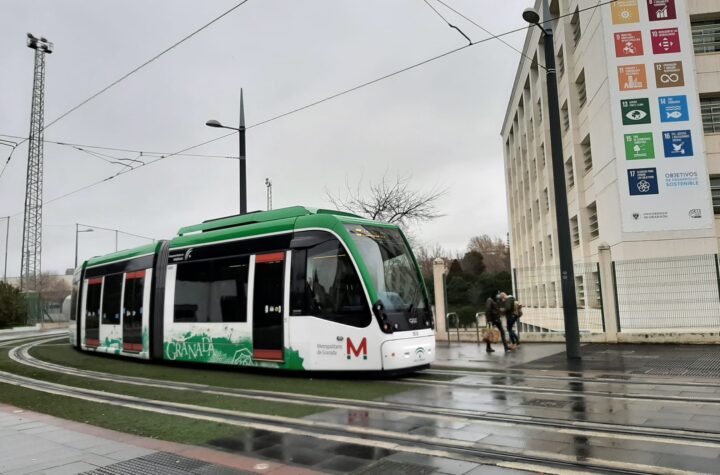 Metro-de-Granada-refuerza-el-servicio-del-sábado-21-de-octubre-por-las-oposiciones-del-SAS