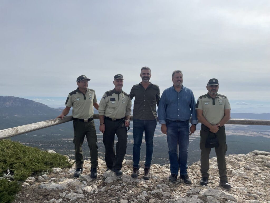 El-consejero-de-Sostenibilidad-realiza-una-visita-a-la-zona-y-pone-en-valor-la-Marca-Parque-Natural-como-sello-de-calidad-en-la-comarca.