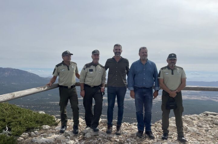 El-consejero-de-Sostenibilidad-realiza-una-visita-a-la-zona-y-pone-en-valor-la-Marca-Parque-Natural-como-sello-de-calidad-en-la-comarca.