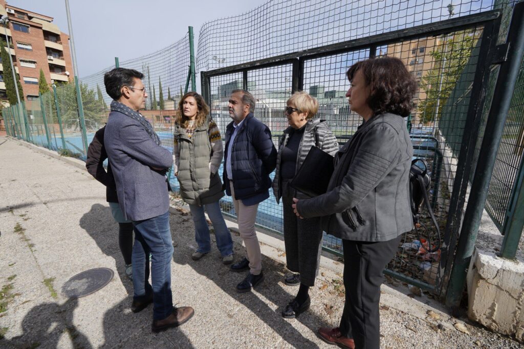 El-PSOE-pide-a-la-Junta-que-abra-un-acceso-en-el-colegio-Parque-de-las-Infantas-para-facilitar-la-entrada-a-las-zonas-deportivas