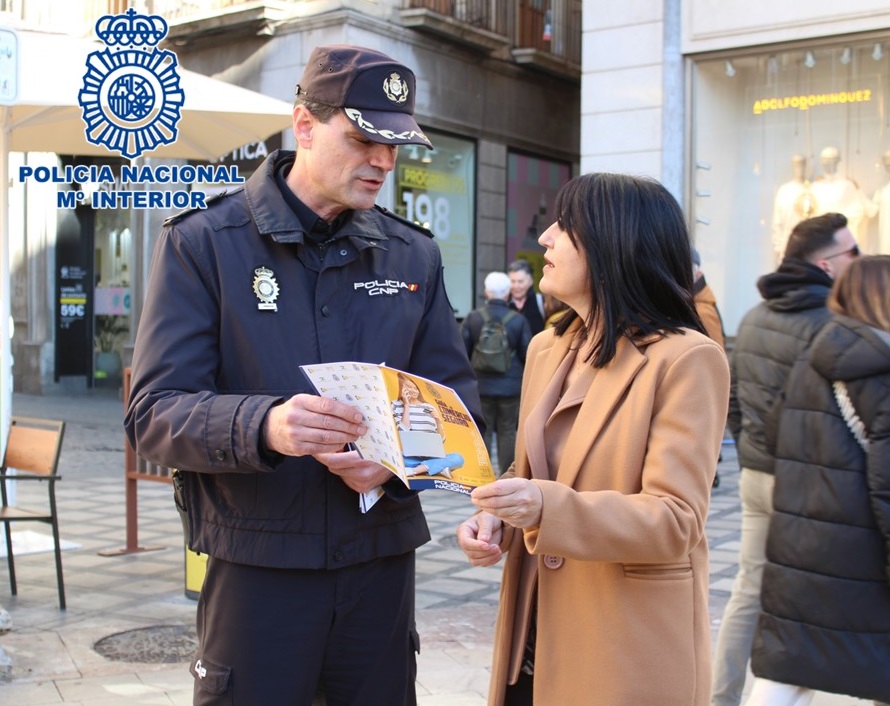 Se-refuerza-la-presencia-policial-en-la-calle-para-prevenir-delitos-en-comercios-durante-la-Navidad