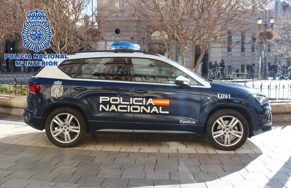 Agentes-de-la-Policía-Nacional-sorprenden-a-un-varón-forzando-la-puerta-de-acceso-a-un-domicilio