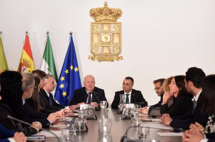 Jesús-Aguirre-ha-agradecido-la-invitación-para-poner-en-funcionamiento-“un-espacio-tan-emblemático-para-la-ciudad-de-Granada"