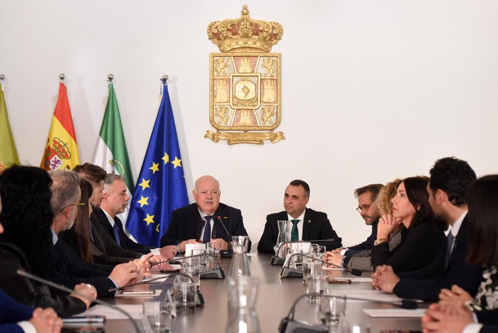 Jesús-Aguirre-ha-agradecido-la-invitación-para-poner-en-funcionamiento-“un-espacio-tan-emblemático-para-la-ciudad-de-Granada"