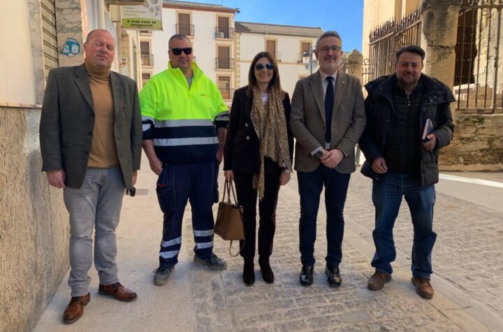 El-diputado-de-Fondos-Europeos-Desarrollo,-Industria-y-Empleo,-Antonio-Díaz,-recepciona-la-obra,-ubicada-en-la-calle-Alcalá-del-municipio