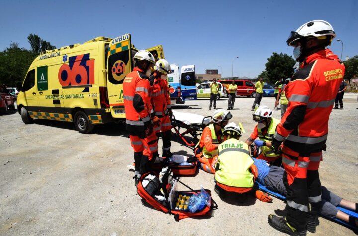 Los-granadinos-valoran-a-los-profesionales-de-los-equipos-de-emergencias-sanitarias-061-en-2023