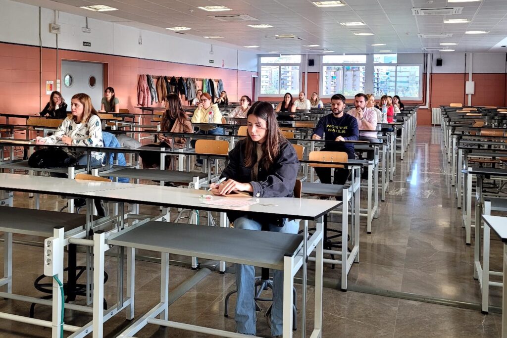 Se-ha-convocado-un-total-de-7.885-plazas-de-Maestros--Secundaria--Régimen-Especial-y-Catedráticos-de-Música-y-Artes-Escénicas