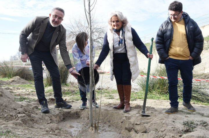 La-Diputación-de-Granada-reforesta-la-ribera-del-rio-Dílar-a-su-paso-por-Vegas-del-Genil