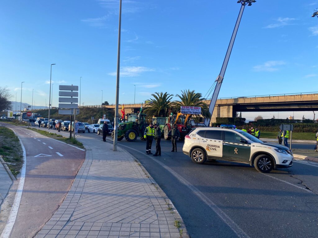 El-Puerto-de-Motril-es-el-primer-destino-de-una-serie-de-tractoradas-que-se-prolongarán-hasta-el-mes-de-mayo