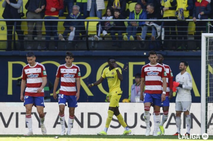 La-derrota-2-4-ante-el-Girona-FC-hizo-caer-al-Granada-CF-a-la-zona-roja-de-la-tabla-clasificatoria,-acumulando-22-jornadas-consecutivas-en-descenso