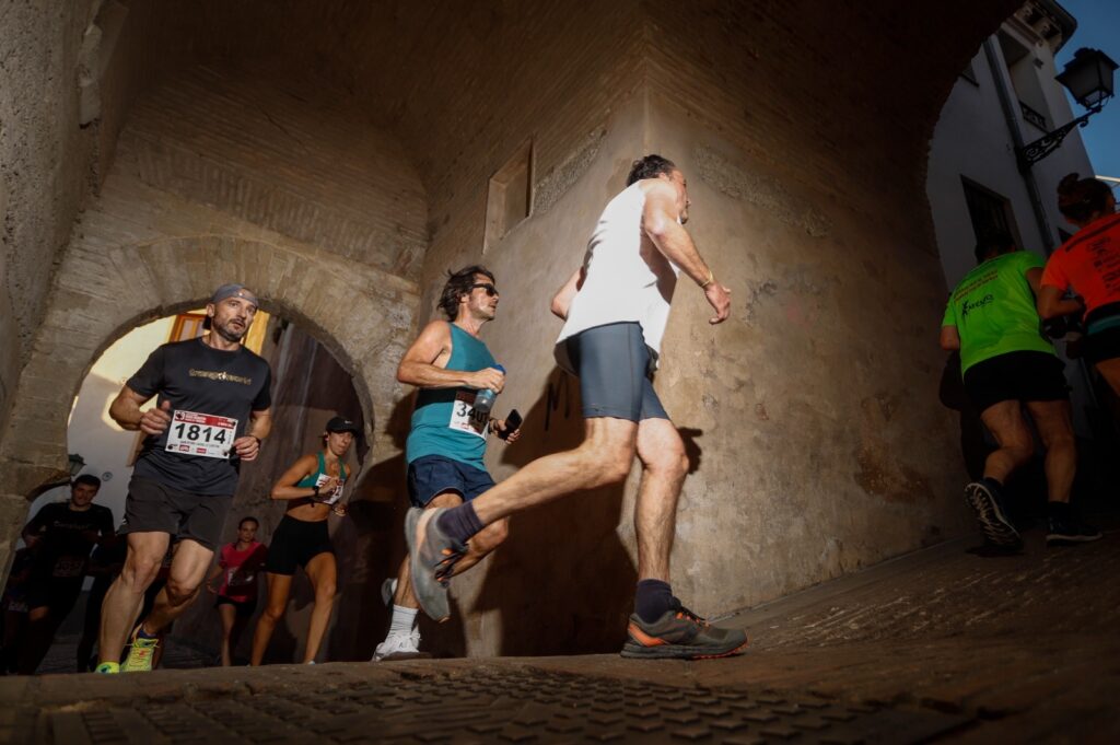 5.500-atletas-participarán-en-la-carrera-más-bonita-del-mundo,-la-cual-por-primera-vez-en-su-historia-entrará-en-la-Alhambra