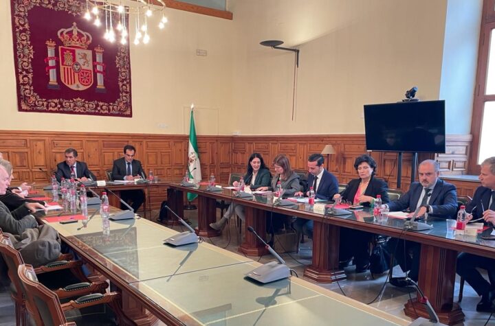 José-Antonio-Nieto-informa-al-Parlamento-de-la-última-reunión-con-el-Ministerio-y-lamenta-la-discriminación-a-los-funcionarios-andaluces