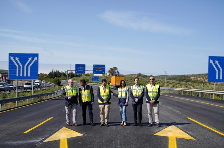 La-consejera-de-Fomento-comprueba-el-desarrollo-de-las-obras,-que-se-centran-ahora-en-los-tramos-más-deteriorados-de-la-autovía