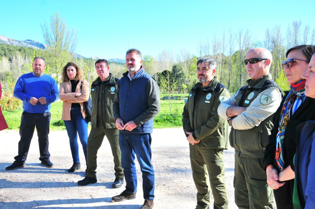 Las-instalaciones-de-la-piscifactoría-Las-Fuentes-en-Huéscar-ha-albergado-la-reunión-de-la-comisión-mixta-de-seguimiento