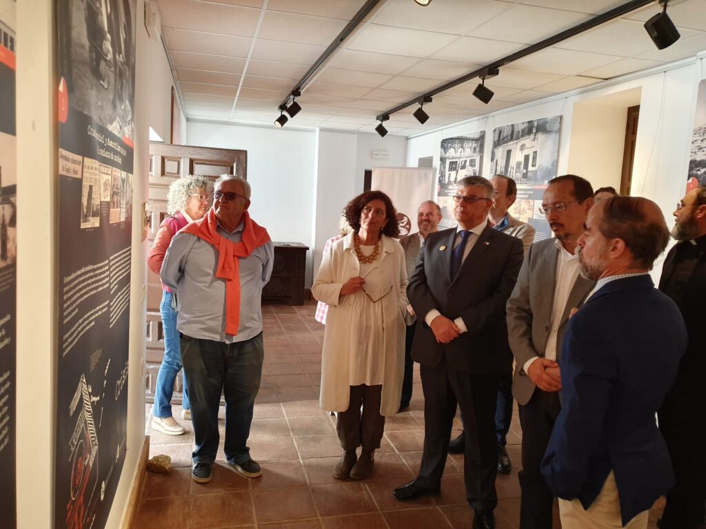 Inaugurada-una-exposición-sobre-el-patrimonio-histórico-artístico de-Guadix,-Baza-y-Huéscar