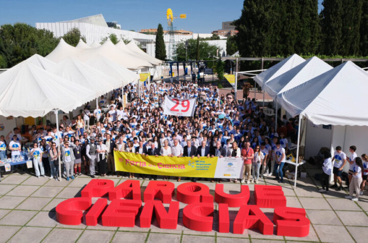 Los-hemisferios-de-Magdeburgo-han-sido-el-Experimento-XXL-de-este-año-en-el-que-el-museo-granadino-celebra-su-29-aniversario