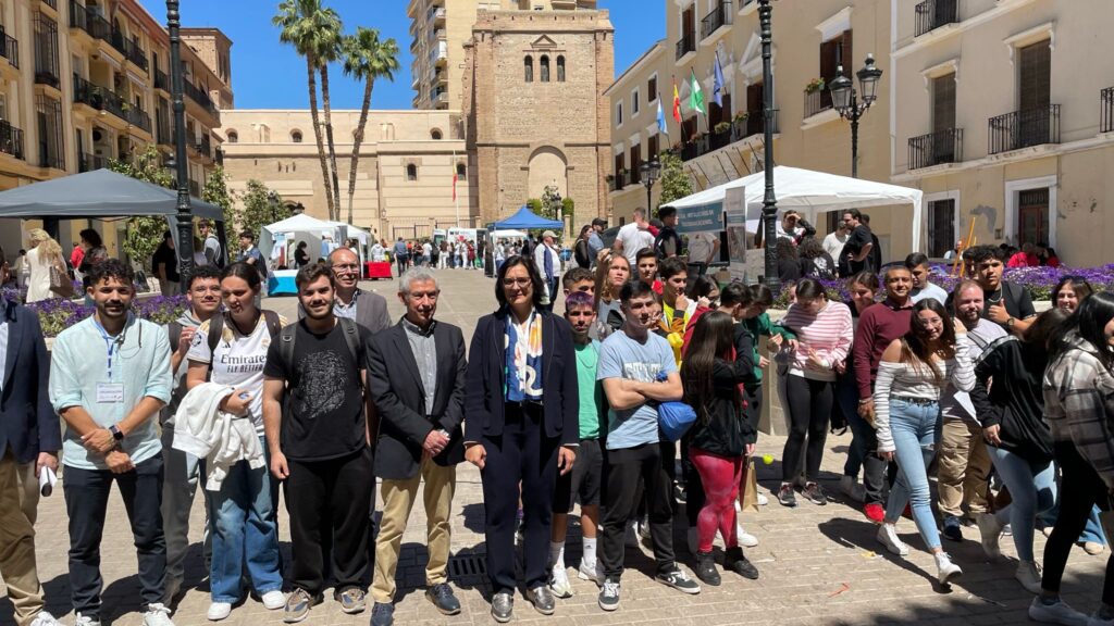 Alrededor-de-1.200-estudiantes-participan-en-la-II-Feria-de-Formación-Profesional-de-Motril