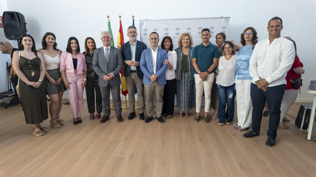 En-el-acto-se-presentó-la-novela-"Pintar-desnudos,-acabar-monja"-de-Nerea-Aznar,-cuya-protagonista-es-la-pintora-pulianera