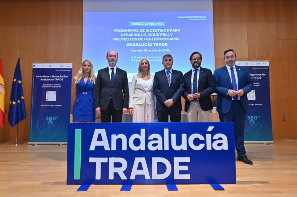 Amelia-Martínez-ha-presentado-en-Granada-el-primer-paquete-de-incentivos-de-Andalucía-TRADE-ante-más-de-260-asistentes-del-ámbito-empresarial