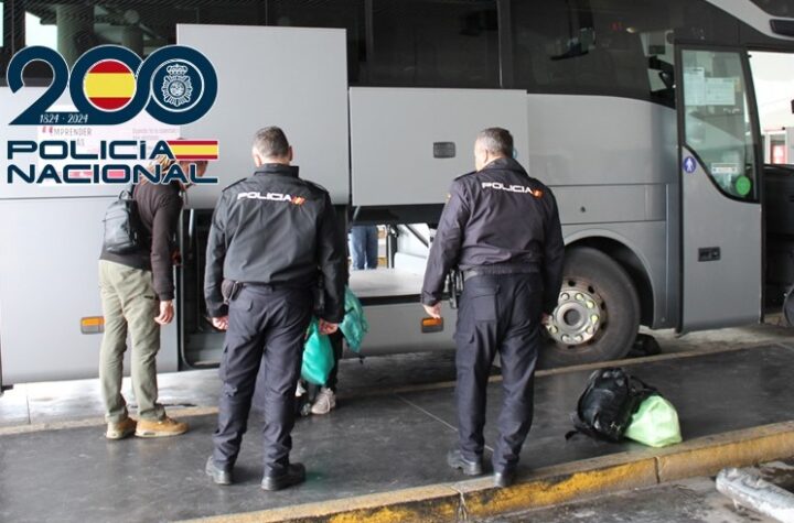 Los-hechos-tuvieron-lugar-dentro-de-un-autobús-con-destino-Almería-al-que-estaban-accediendo-los-viajeros-desde-la-estación