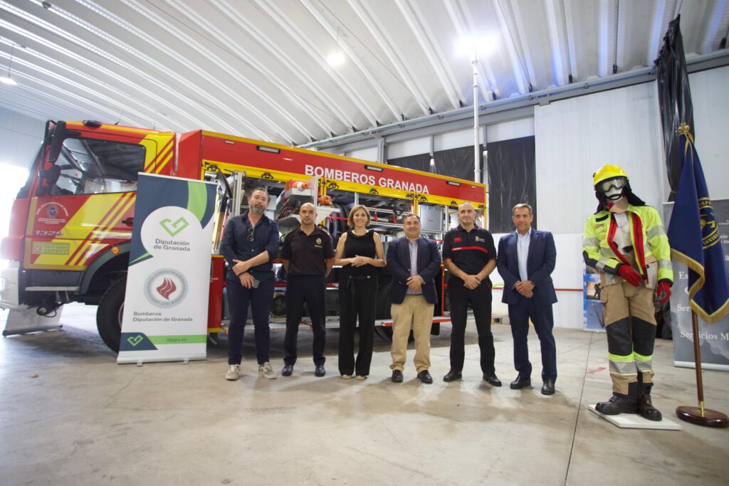 Eduardo-Martos-ha-destacado-que-“estas-mejoras-en-equipamiento-son-fundamentales-para-garantizar-la-seguridad-y-eficacia-de-nuestros-bomberos”