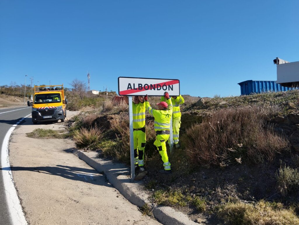 La-Consejería-de-Fomento-garantiza-así-la-vialidad-de-unas-40-carreteras-de-Guadix-y-la-Alpujarra-para-los-próximos-tres-años