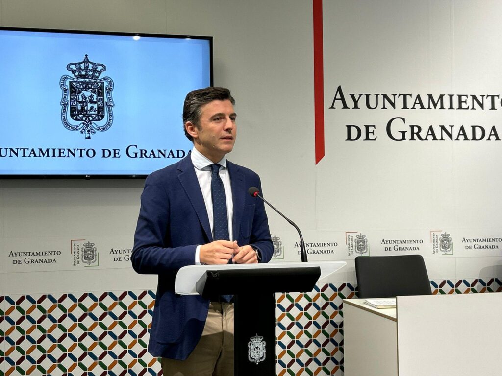 Saavedra-también-ha-informado-de-la-nueva-licitación-para-el-mantenimiento-de-jardines-que-mejorará-la-calidad-del-servicio