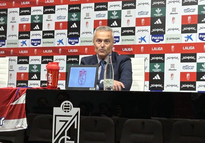 El-técnico-valenciano-atendió-a-los-medios-de-comunicación-en-la-previa-del-derbi-ante-el-Córdoba CF