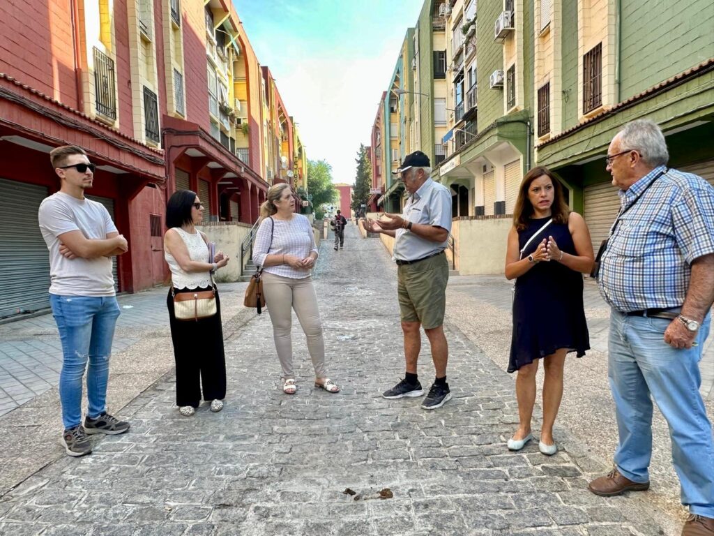 VOX-visita-Casería-de-Montijo-junto-a-la-Asociación-de-Vecinos-y-comprueba-la-dejadez-del-Ayuntamiento-de-Granada