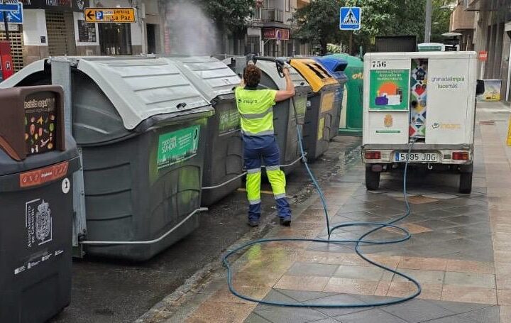 El-desarrollo-de-este-plan-especial-de-refuerzo-de-la-limpieza-en-verano-ha-contado-con-un-dispositivo-dedicado-diariamente-a-estas-tareas