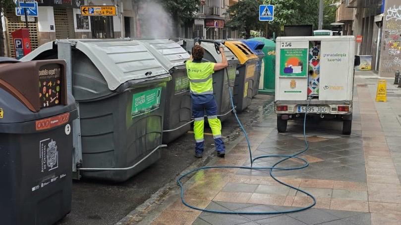 El-desarrollo-de-este-plan-especial-de-refuerzo-de-la-limpieza-en-verano-ha-contado-con-un-dispositivo-dedicado-diariamente-a-estas-tareas