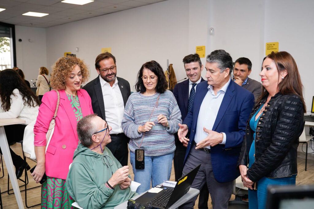 El-consejero-de-la-Presidencia-anuncia-la-publicación-del-nuevo-portal-puntosvuela.es,-con-información-y-servicios-presenciales-y-virtuales