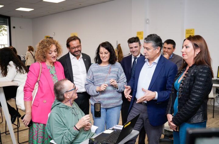 El-consejero-de-la-Presidencia-anuncia-la-publicación-del-nuevo-portal-puntosvuela.es,-con-información-y-servicios-presenciales-y-virtuales