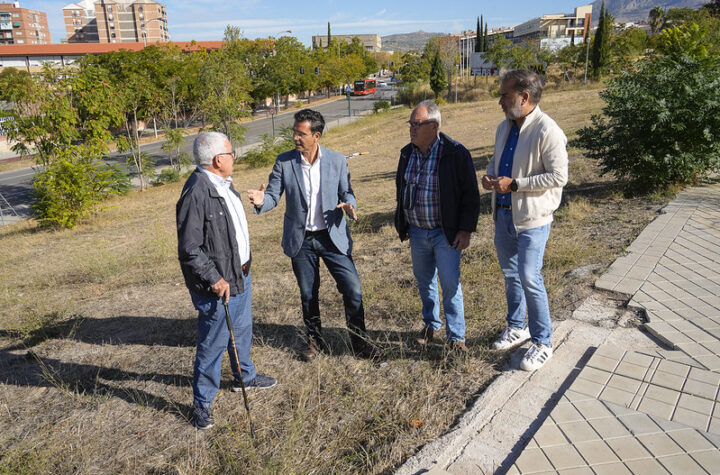 Paco-Cuenca-se-ha-reunido-hoy-con-representantes-de-los-colectivos-vecinales-quienes-han-anunciado-movilizaciones